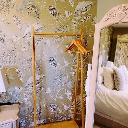 펜션 Tithe Barn, *