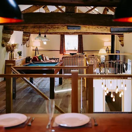 Tithe Barn, Hébergement de vacances